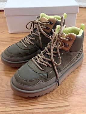 UGG Women's Highland Hi Heritage Mesh (8.5)